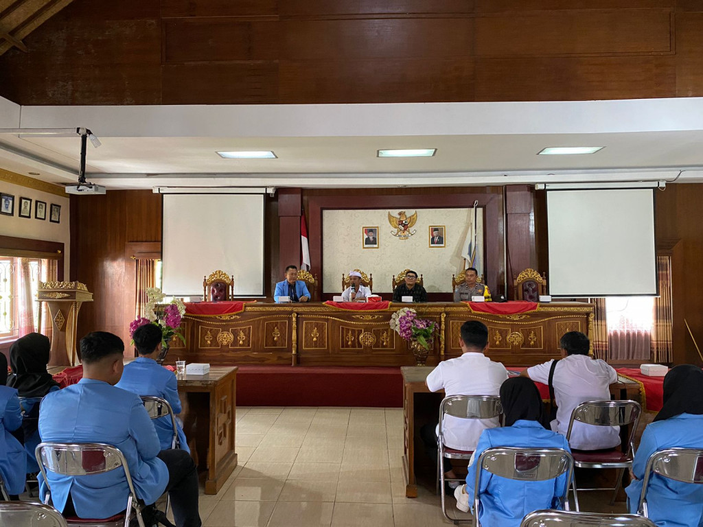 Sekdes Petang Menghadiri Acara Pelepasan dan Perpisahan Mahasiswa KKN STAI Denpasar Tahun 2022